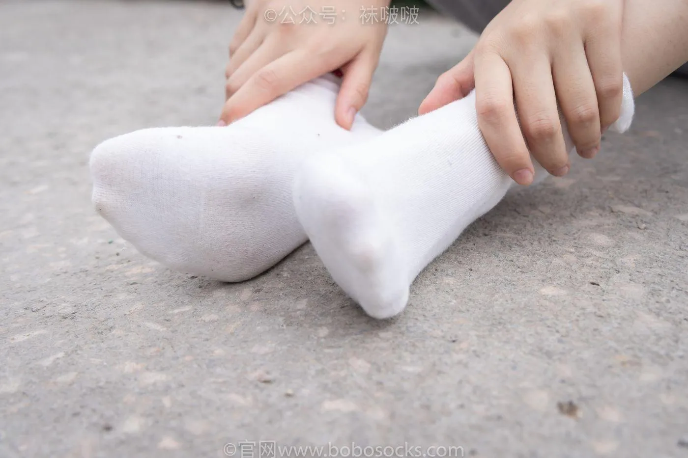 [BoBoSocks袜啵啵]NO.016 熊熊-斯凯奇运动鞋、棉袜（踩脏）、裸足 [147P]插图4